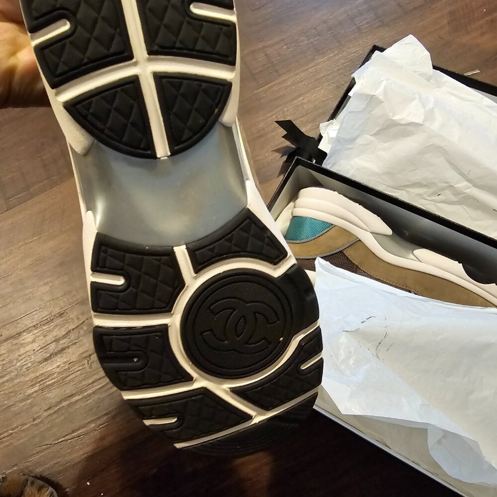 CHANEL Sneakers - Picture 2 of 6